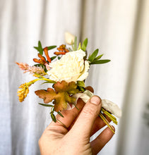 Load image into Gallery viewer, Custom Wedding Boutonnieres