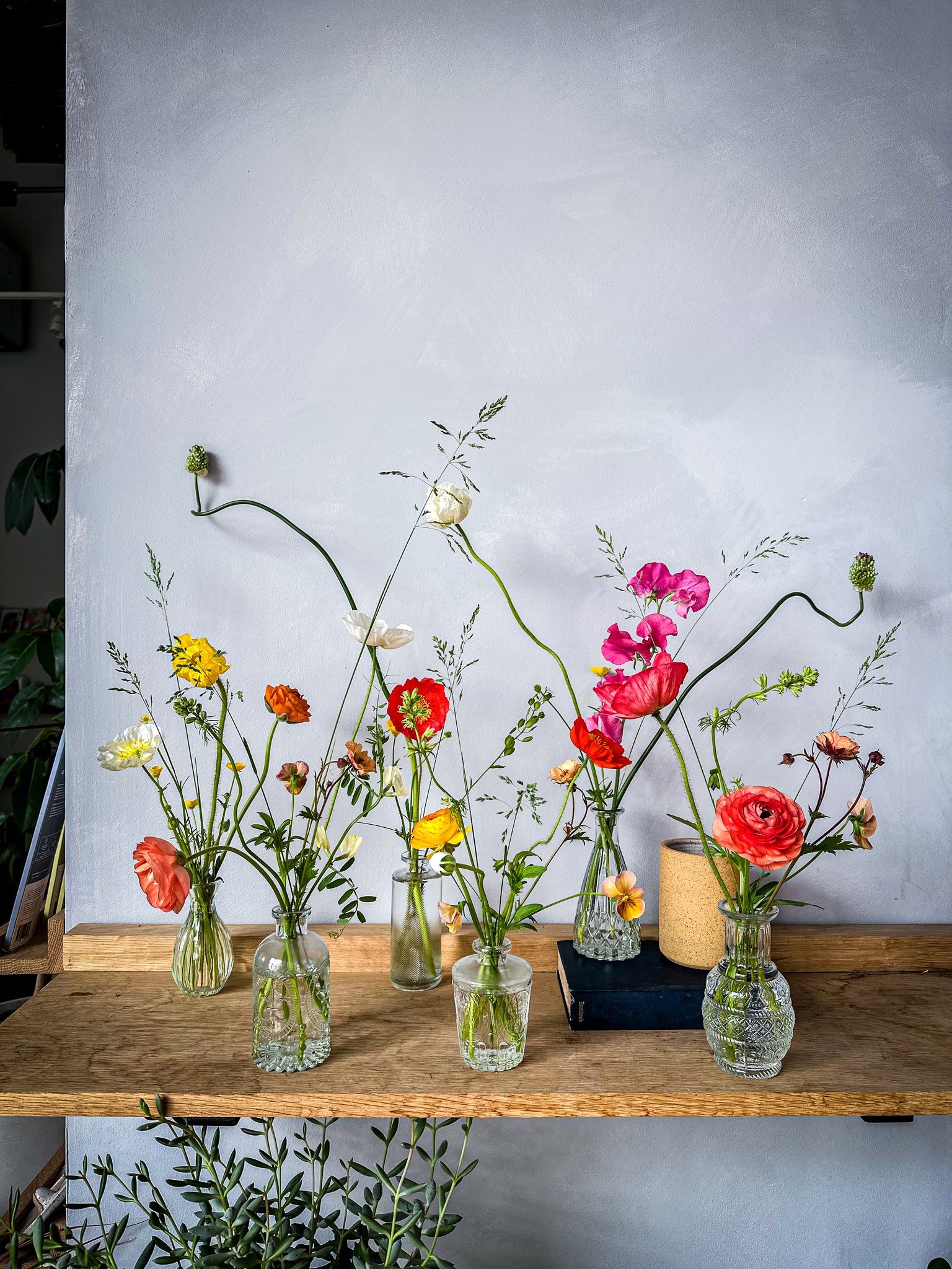 Wedding Bud Vases in NYC – Mini Arrangements for NYC Weddings – Stonefruit Botanical