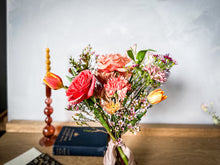 Load image into Gallery viewer, Valentine&#39;s Flower Bouquet: Crush