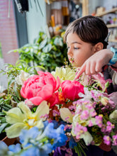 Load image into Gallery viewer, Mother&#39;s Day Large Bouquet: Mama Bear