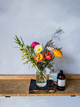 Load image into Gallery viewer, Mother's Day Small Bouquet: Mama Bee