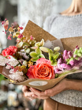 Load image into Gallery viewer, Small Flower Bouquet
