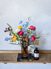 Load image into Gallery viewer, Mother's Day Large Bouquet: Mama Bear